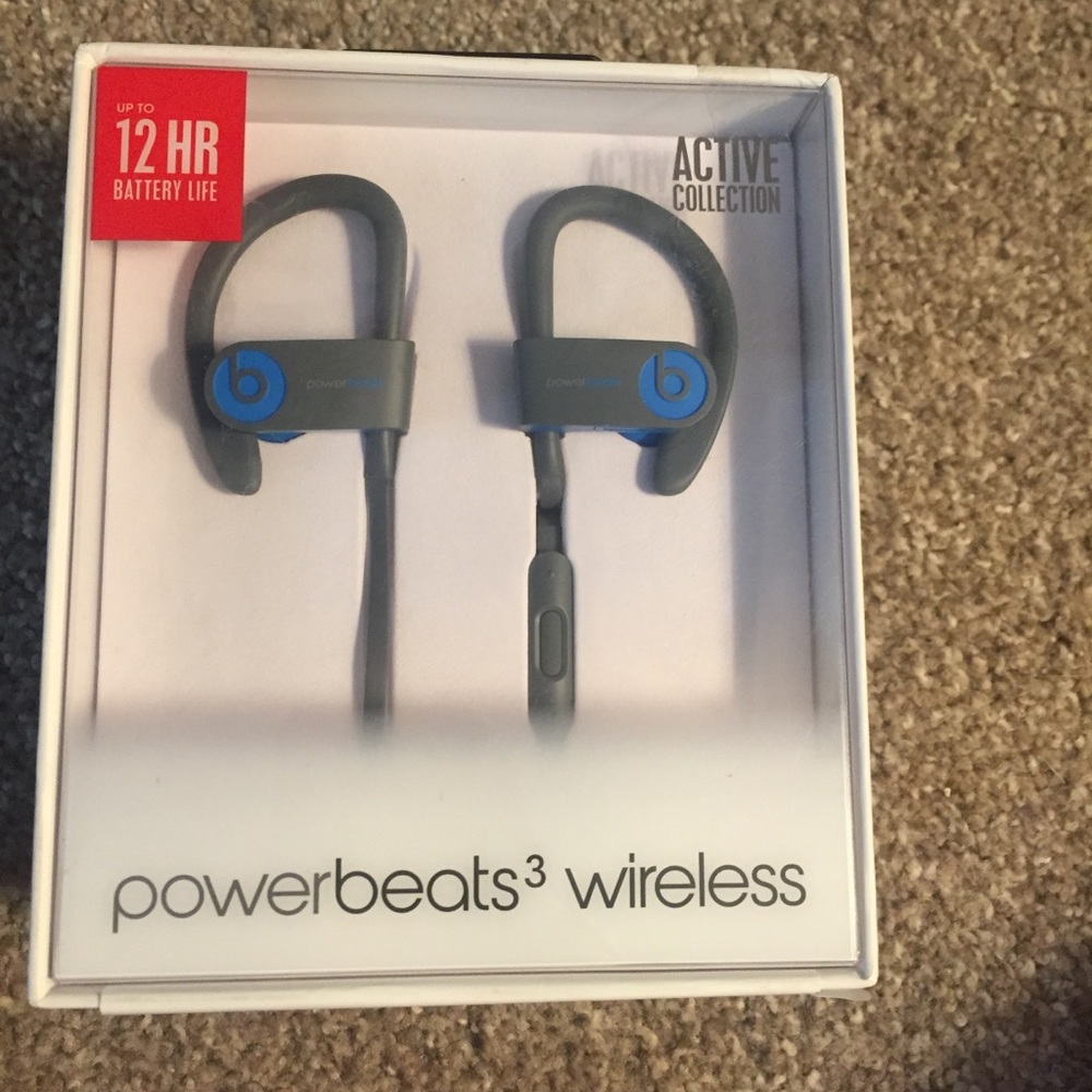 NEW POWERBEATS 3 wireless by Dre.